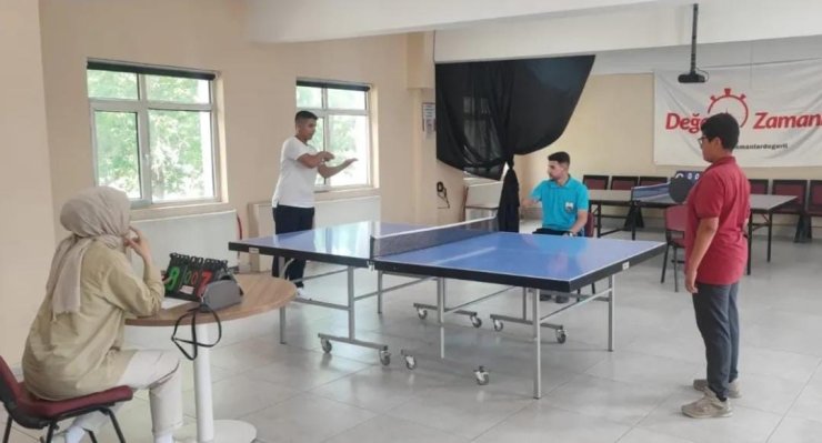 Hamur’da masa tenisi turnuvası yapıldı