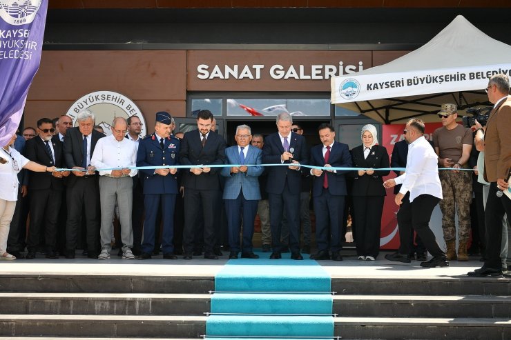 Kayseri Büyükşehir, 15 Temmuz’un ruhunu sanatla anlattı: ‘Zaferin Adı Türkiye’ sergisi açıldı