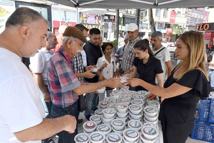 Mersin’de 20 bin kişiye aşure ikram edildi