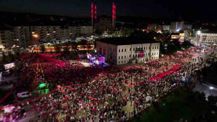 Sivas’ta "15 Temmuz Milli Birlik ve Demokrasi Yürüyüşü" düzenlendi, meydan doldu taştı