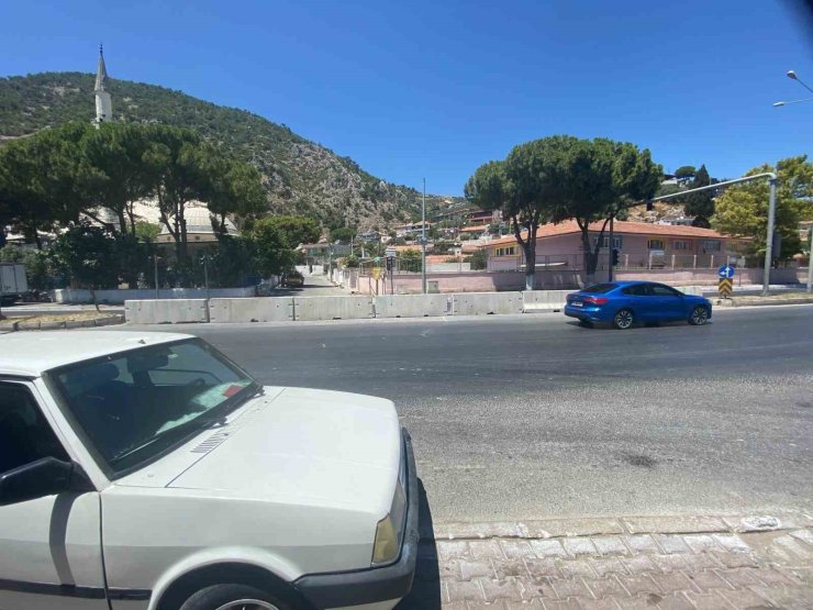 Sazlı Kavşağı’nın kapatılması trafik sorununa çözüm olmadı