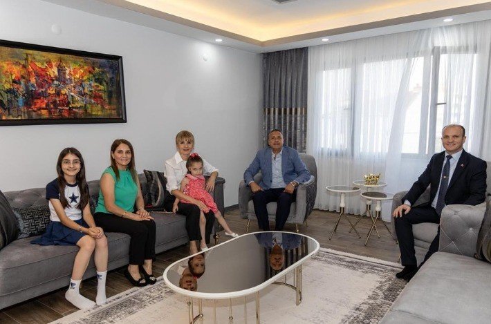 İl Müdürü Yılmaz’dan ve eşinden gazi Halil Er ve ailesine ziyaret