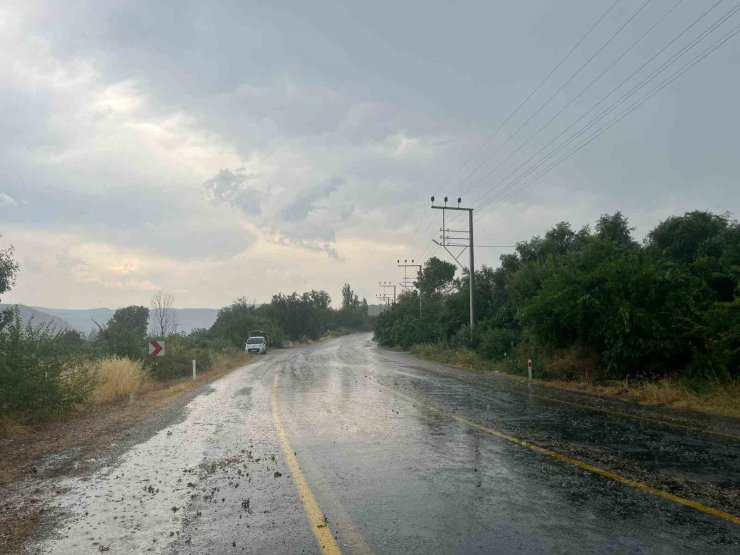 Bozdoğan sağanak yağışla serinledi