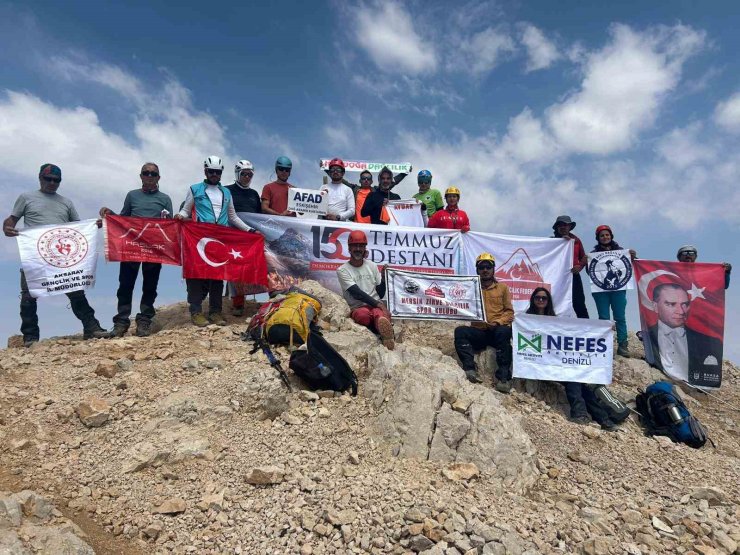 Eskişehir AFAD personeli, ’15 Temmuz Şehitleri Anma Tırmanışı’na katıldı
