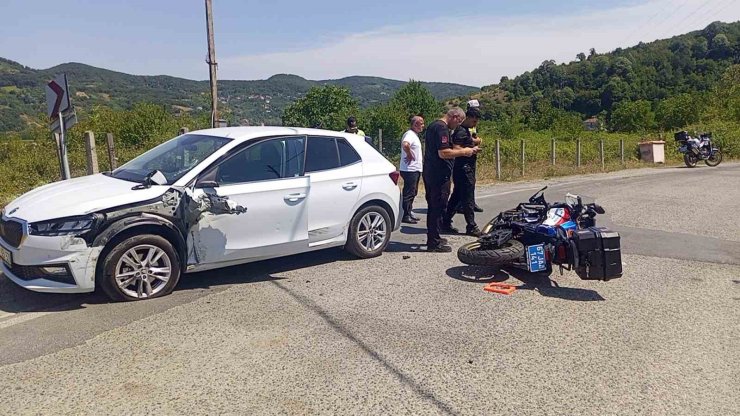Jandarma motorize timi ile otomobil çarpıştı