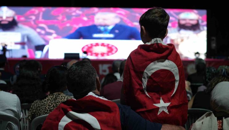 İhanetin karşısında milletin zaferi 9. yılında: Aynı ruhla yeniden meydanlar doldu