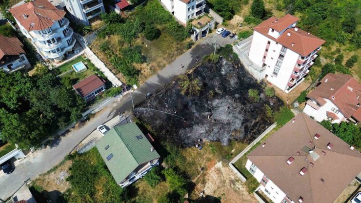 Binaların arasındaki yangın korkuttu