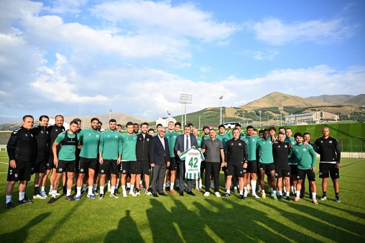 Vali Çiftçi, Konyaspor antrenmanını izledi