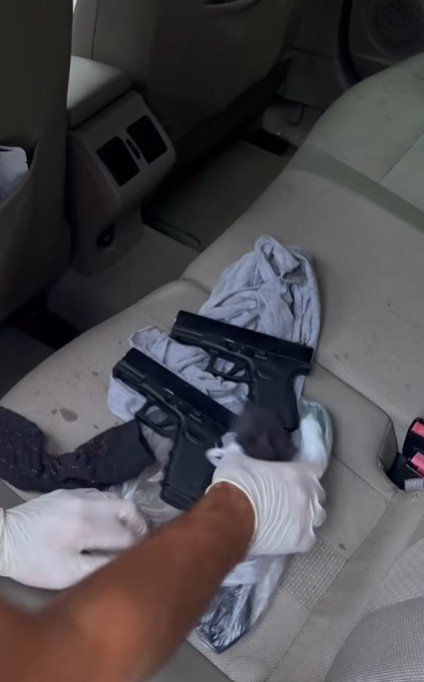 Isparta’da durdurulan bir araçta 3 ruhsatsız tabanca ele geçirildi