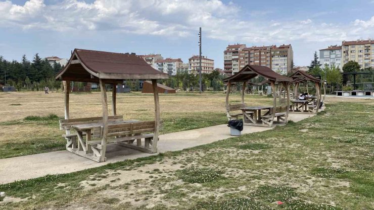 Küçük kıza akran zorbalığı yapan 3 şüpheli mahkemeye çıkmadan tahliye oldu