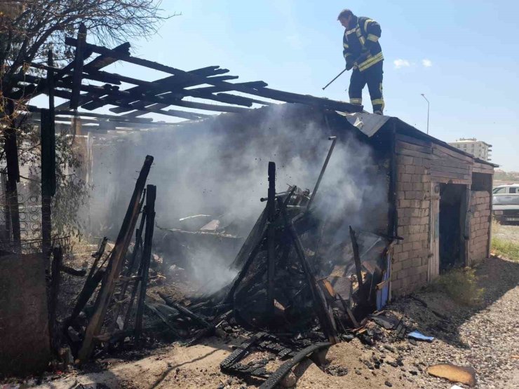 Karaman’da depo yangını