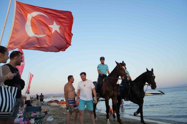 Ayvalık sahillerinde atlı jandarma göreve başladı