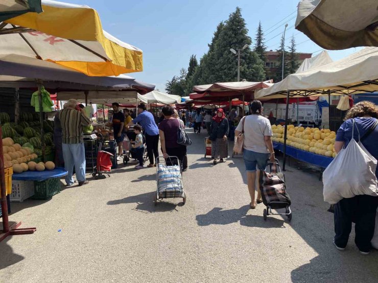 Esnaf Çarşamba Pazarı’nın taşınmasını istemiyor