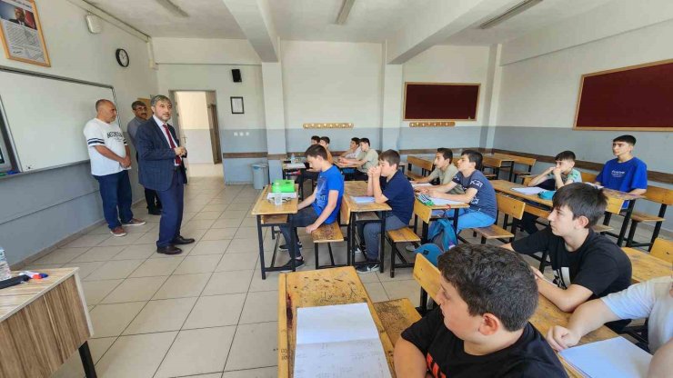 Kütahya MEM Müdürü Yılmaz’dan Destekleme ve Yetiştirme Kurslarına ziyaret