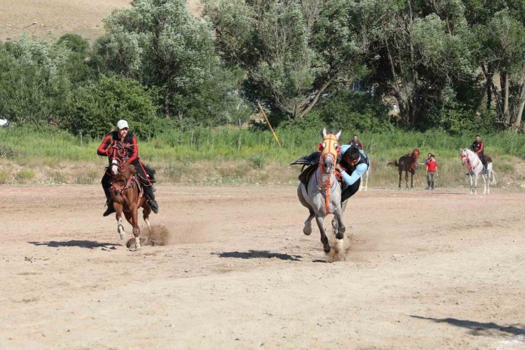 Bayburt’ta ’Dede Korkut Cirit Müsabakası’ düzenlendi