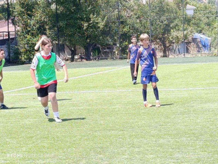 Bozüyük’te kızlar ve erkekler futbol turnuvası sona erdi