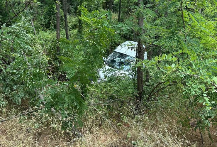 Bursa’da kontrolden çıkan otomobil şarampole yuvarlandı