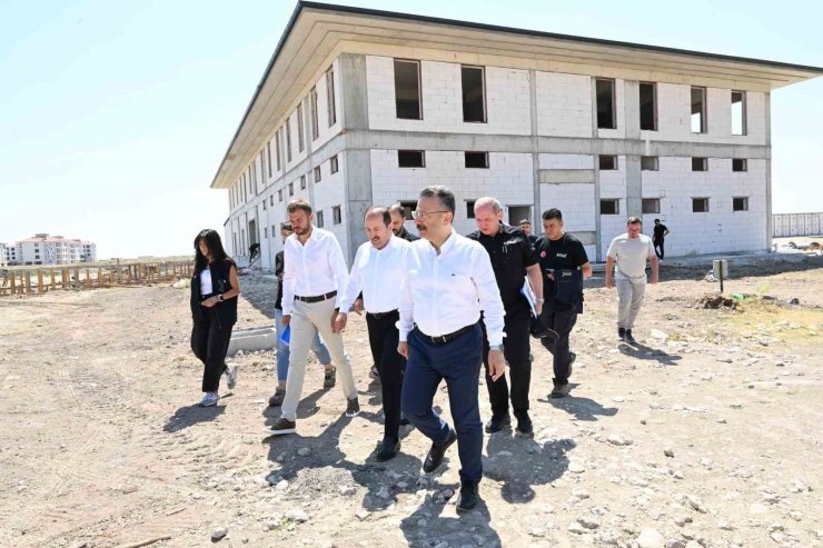 Vali Aksoy, AFAD’ın yeni hizmet binasını inceledi