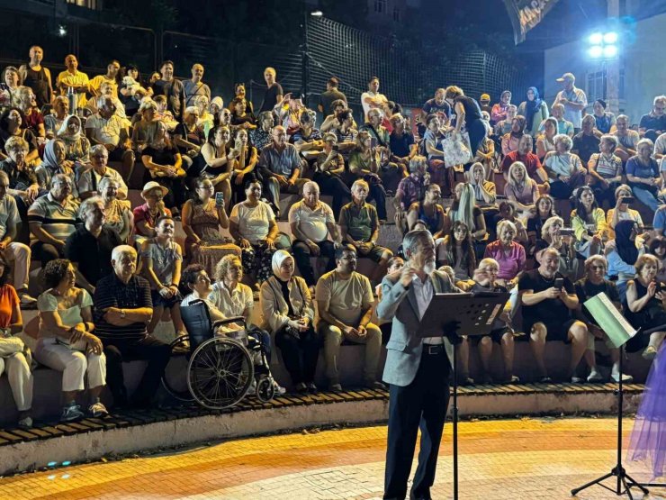 Gölcük Belediyesi TSM korosu kulakların pasını sildi