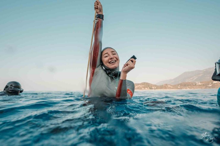 Şahika Ercümen’den 4 günde 4 altın madalya