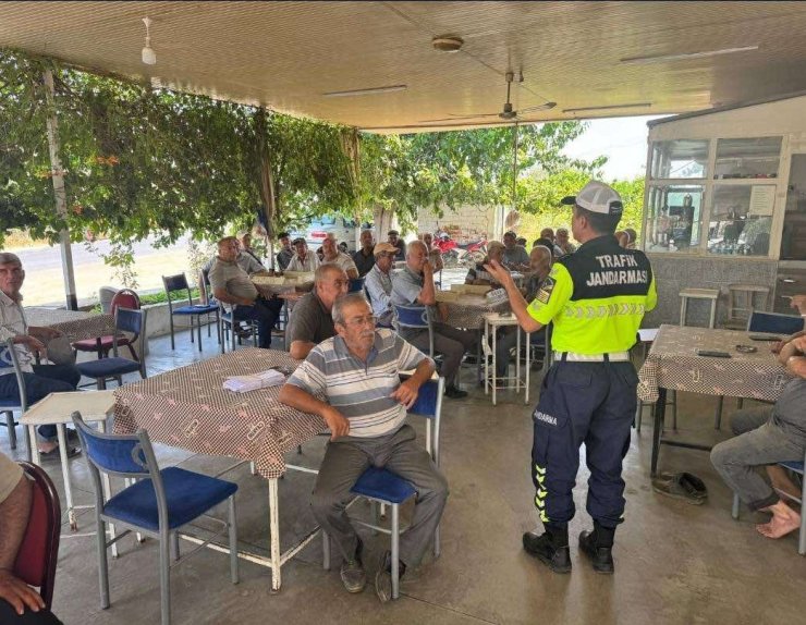 Efeler’de motosiklet sürücülerine kask ve güvenli sürüş eğitimi