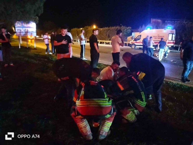 Balıkesir’de motosikletle otomobil kaza yaptı; 1ölü, 1 yaralı