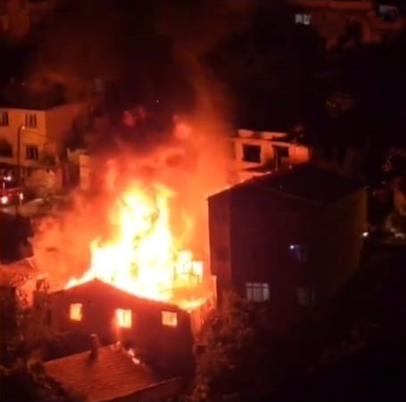 Gaziosmanpaşa’da patlayan buzdolabı evi kül etti