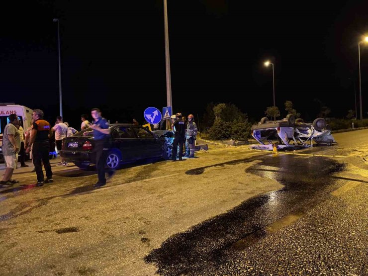 İki otomobilin çarpıştığı kazada 2’si ağır 7 kişi yaralandı