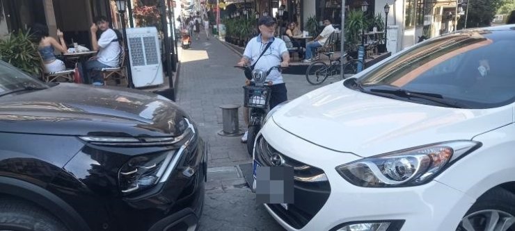 Aydın Efeler’de kaldırımlar, engelli ve yaya geçitleri sürekli işgal altında