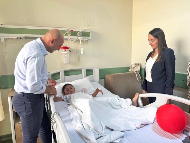 Kaymakam ekinci’den sünnet çocuklarına moral ziyareti