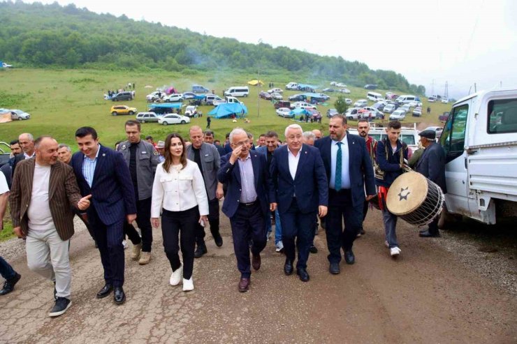 Şenlikte Başkan Güler’e sevgi seli