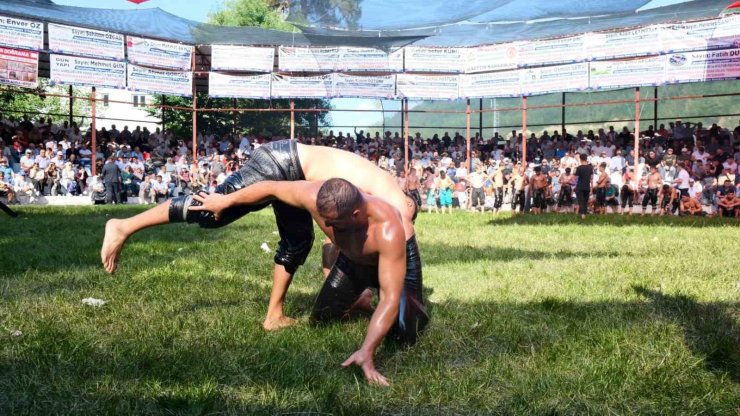 58. Dikmen Sırık Kebabı ve Yağlı Güreşlerinin Başpehlivanı Erkan Taş oldu