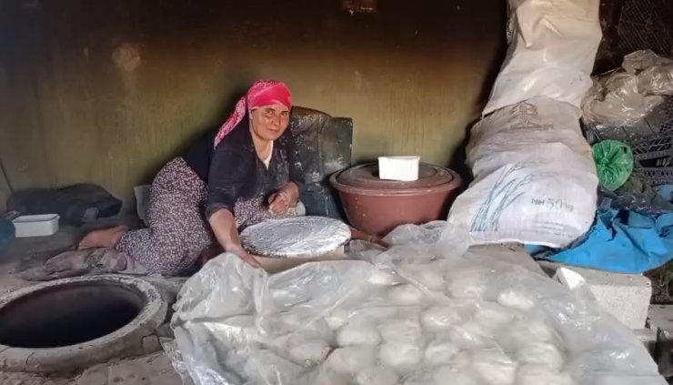 Ağrı’da geleneksel tandır ekmeği geleneği sürdürülüyor