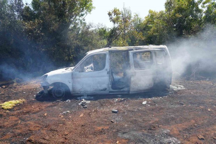 Antalya’da çıkan yangında alevler arasında kaldılar
