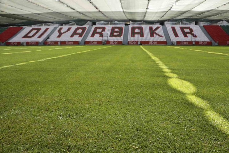 Vali Zorluoğlu, Diyarbakır Stadyumu’nda incelemelerde bulundu