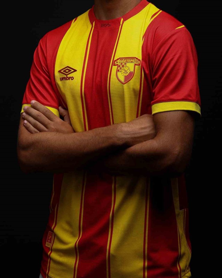 Göztepe, yeni sezon formalarını tanıttı