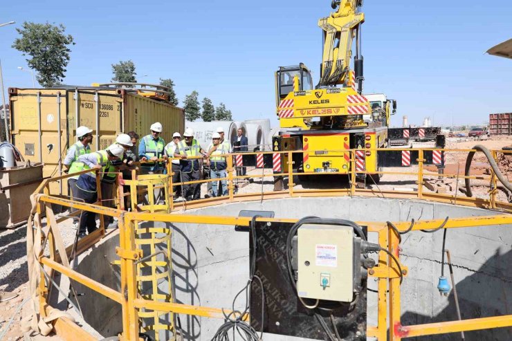 Başkan Altay: "Mikro tünel ile trafiği kapatmadan çevreyi rahatsız etmeden çalışıyoruz"