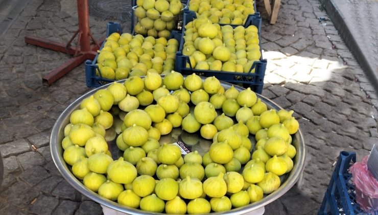 Aydın’ın inciri pazar tezgahlarında 250 liradan satışa sunuldu