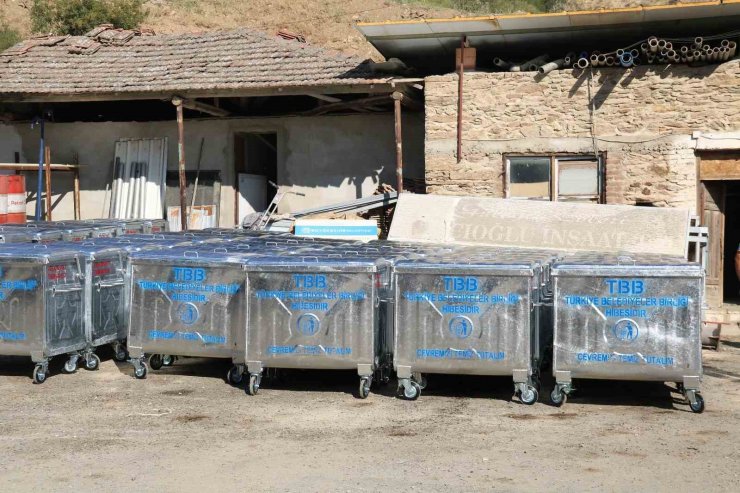 Yenipazar’a hibe edilen 60 yeni çöp konteynırı teslim alındı