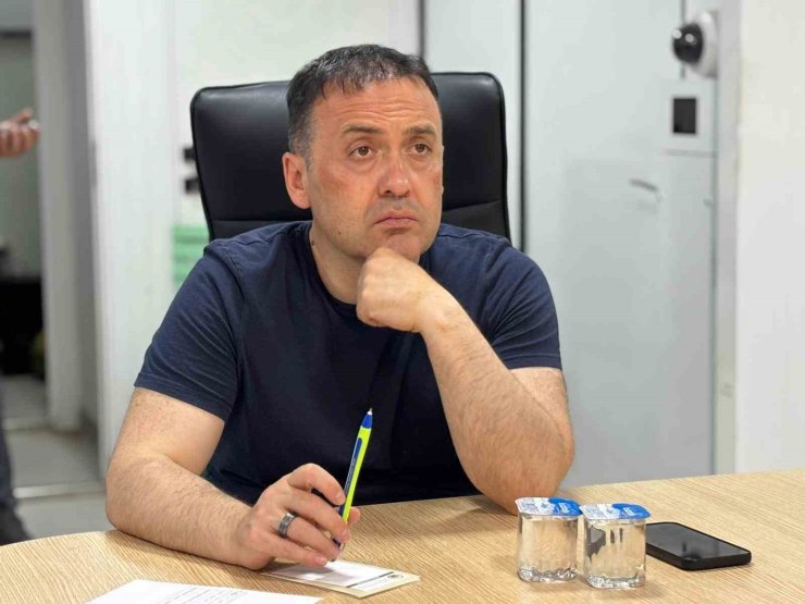 Vali Sözer, gelişmeleri Yangın Yönetim Aracı’nda takip ediyor