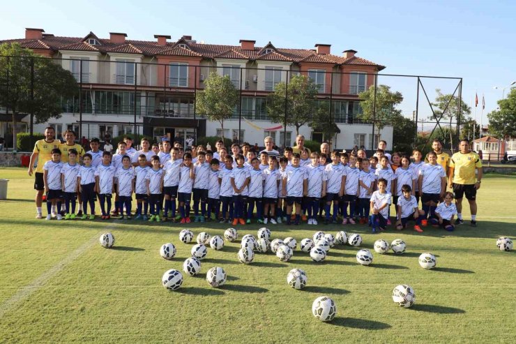 Nazilli Belediyesi Yaz Futbol Okulu faaliyete başladı