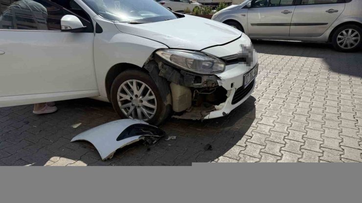 Otomobille motosiklet çarpıştı: 1 yaralı