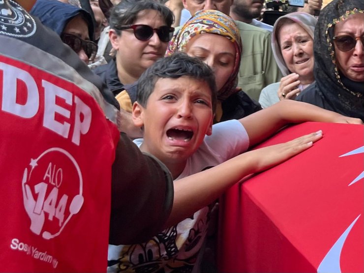 Yangın şehidinin oğlu "Baba, ben sensiz ne yapacağım?" diye feryat etti