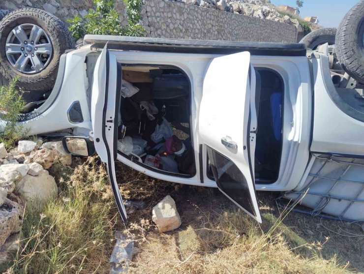 Uçurumdan yuvarlanan pikabın sürücüsü yaralandı