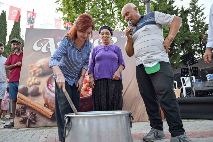 Mersin’de kadınlar geleneksel aşure etkinliğinde bir araya geldi