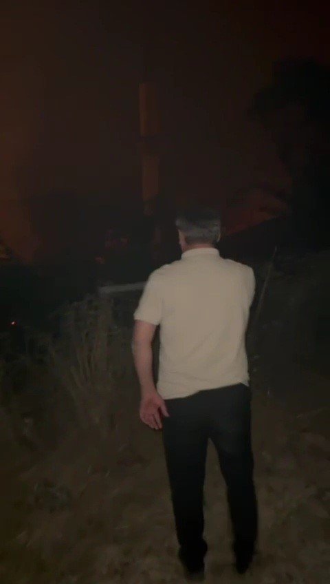 Alevlerin sardığı köye giren başkan Özkan , vatandaşları böyle ikna etti