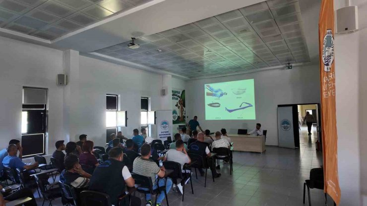 İlçe belediyelerine sokak hayvanlarını toplama eğitimi ve mama desteği