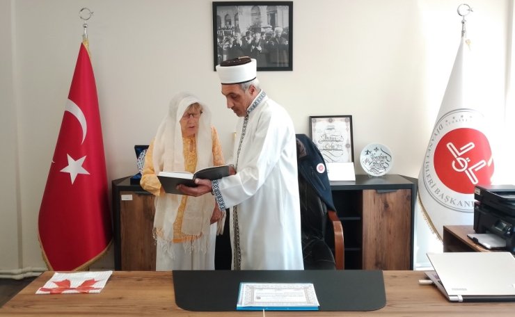 Alman vatandaş Mudanya’da Müslüman oldu