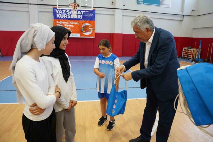 Kahta Belediyesi yaz spor okullarında basketbol ve voleybol heyecanı sürüyor