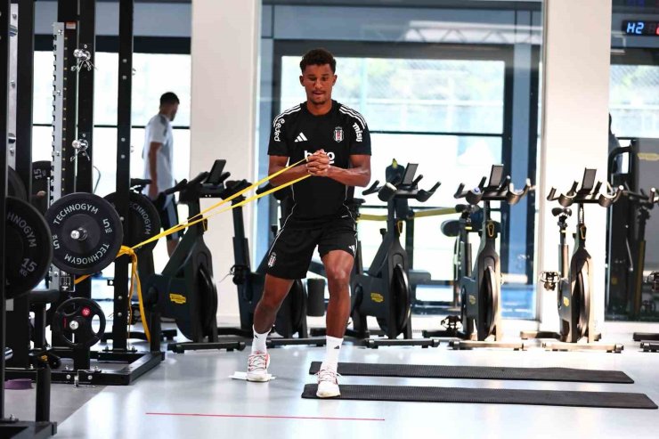 Beşiktaş, günün ikinci antrenmanında salonda çalıştı